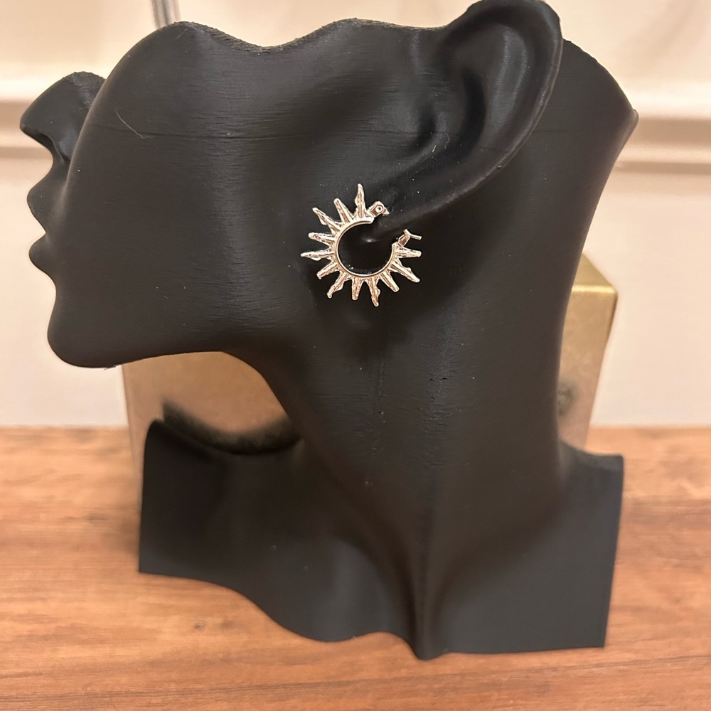 Plunder Silver Starburst Earrings